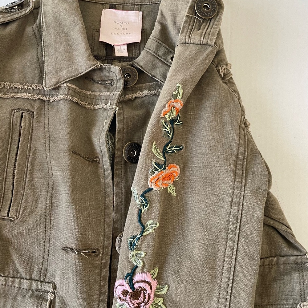 Romeo & Juliet Couture Khaki Embroidered Jean Jacket 100% Cotton metal buttons - Picture 6 of 14